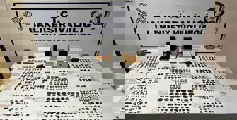 Balıkesir'de durdurulan araçta 720 parça tarihi eser ele geçirildi