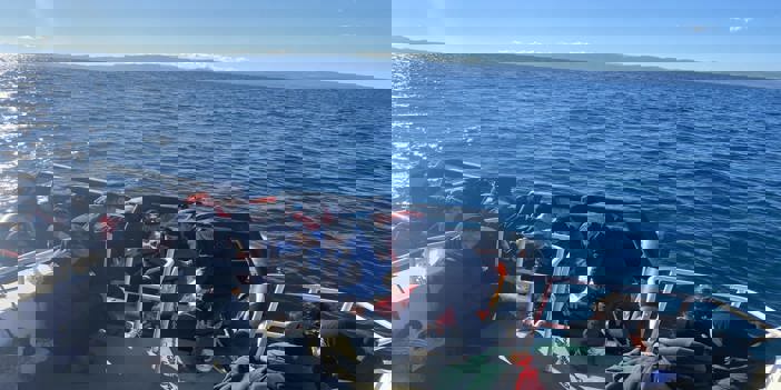 Ayvalık açıklarında 75 düzensiz göçmen kurtarıldı