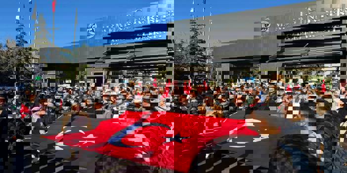 Marmara Üniversitesi öğrencileri şehit askerler için yürüdü