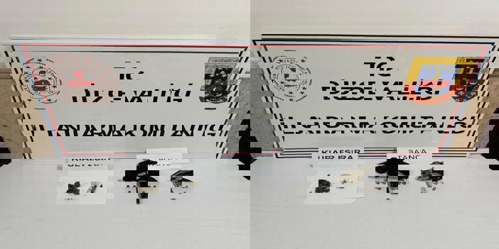 Yol kontrolleri sırasında araçtan şampuan kutusunda gizlenmiş uyuşturucu ele geçirildi