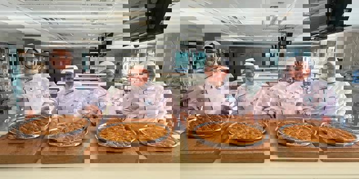 Kadın ustalar en iyi baklavayı yapmak için yarıştı