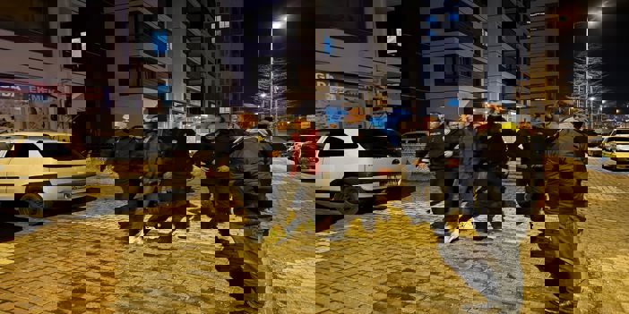 Kayseri'de kendisini eve kilitleyen genci ailesi 