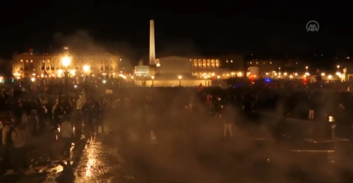 (Video) Fransa'da 'mezarda emeklilik' isyanı