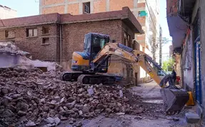Metruk yapılar yıkılıyor