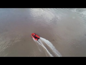 (Video) Munzur Çayı'nda kaybolan 3 kişi aranıyor