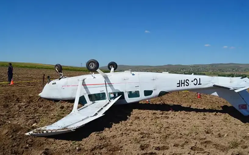 Eğitim uçağı devrildi