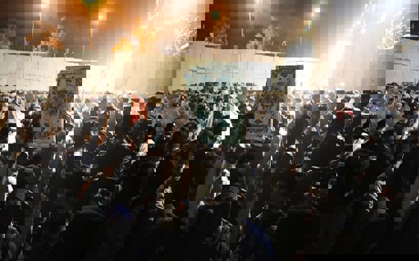 (Video) Irak'ta protestocular isveç büyükelçiliği binasını bastı