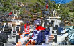 Fethiye açıklarındaki özel teknelerden 2 kişiye tıbbi tahliye