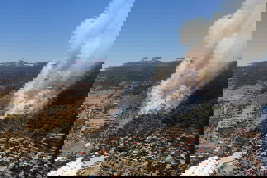 İzmir'in Güzelbahçe ilçesinde orman yangını çıktı