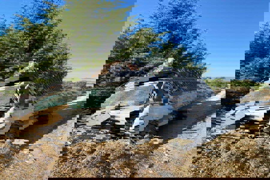 Afyonkarahisar'da kamyonetin refüje çarpması sonucu bir kişi öldü