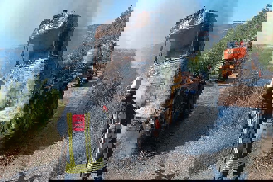 Amasya'da alev alan tır yandı