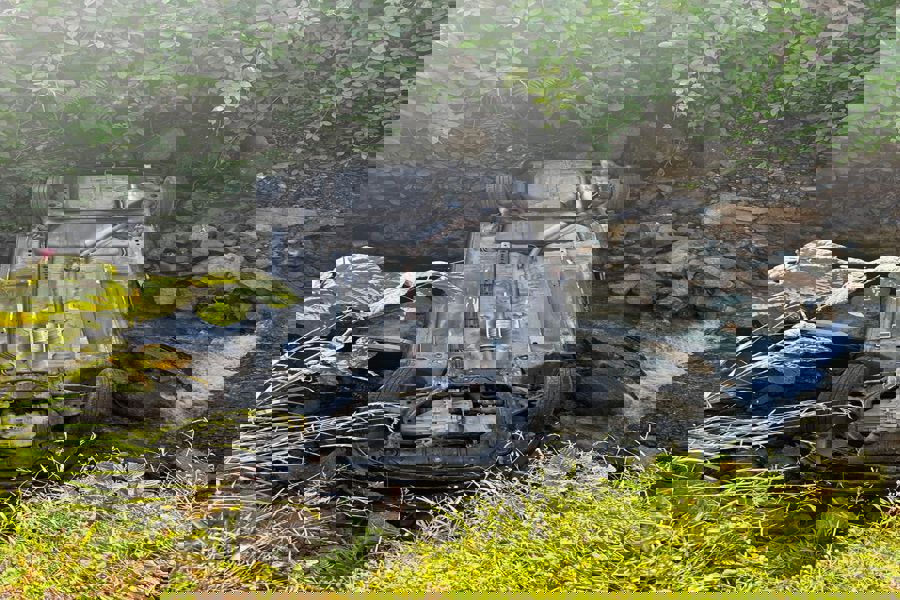 Rize'de otomobil köprüden düştü, 1 ölü, 1 yaralı