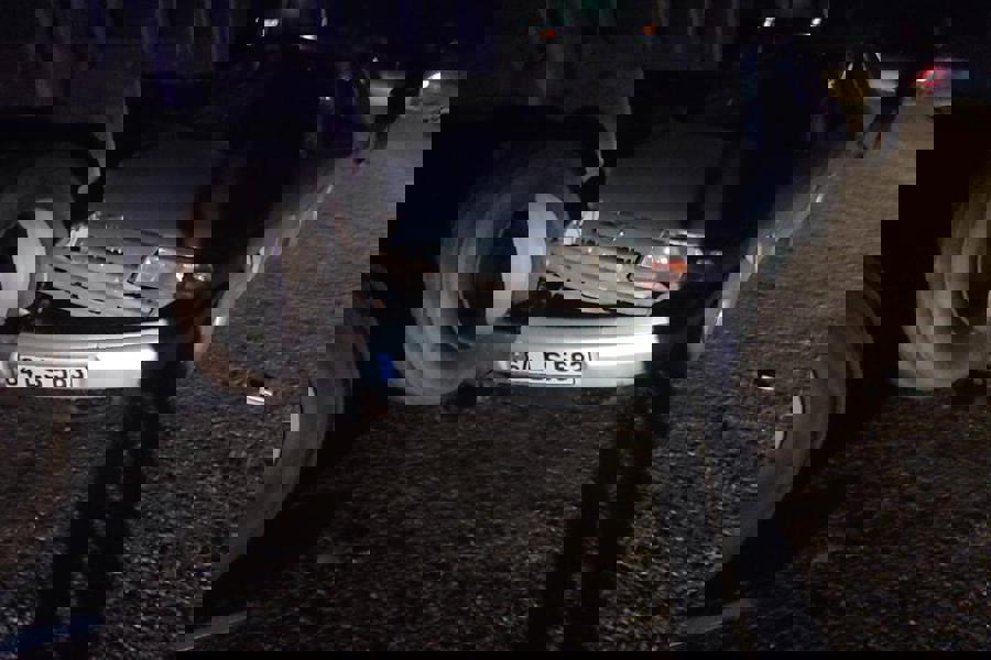 Uşak'ta otomobilin park halindeki kamyona çarpması sonucu 3 kişi yaralandı