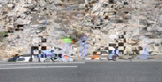 Muğla'da su kanalına devrilen otomobildeki 3 kişi yaralandı