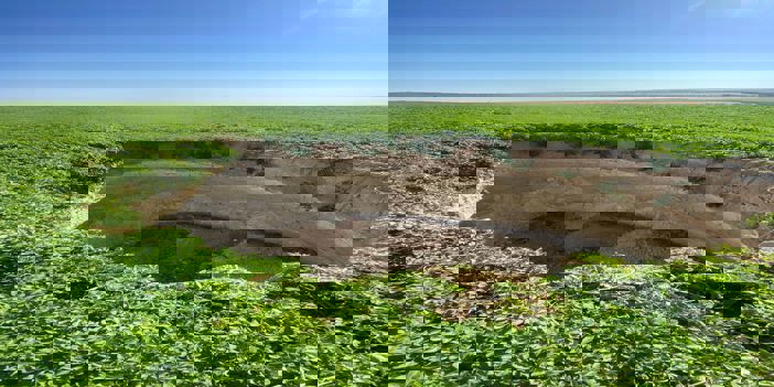 Konya'da 20 metre çapında, 15 metre derinliğinde obruk oluştu