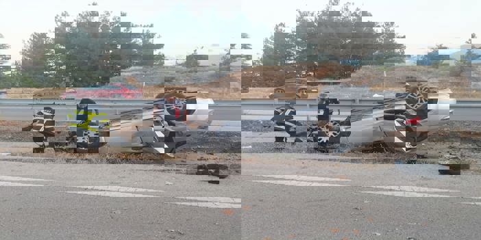 Tokat'ta refüje devrilen otomobildeki 4 kişi yaralandı