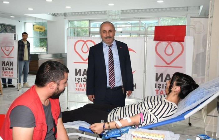 Amasya Belediyesi çalışanlarından Kızılay’a kan bağışı