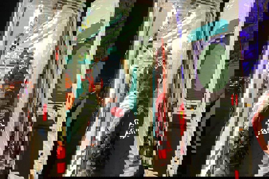 Minibüs tıra çarptı 20 kişi yaralandı 1 kişi öldü