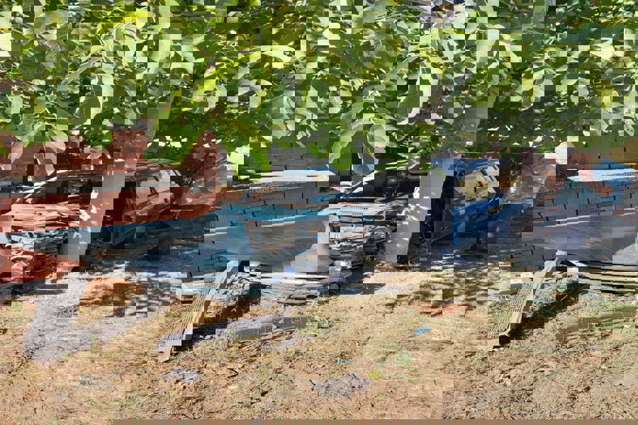 Kütahya'da direğe çarpan otomobilin sürücüsü öldü