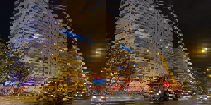 (Video) Diyarbakır'da yangına müdahale eden 4 itfaiye eri dumandan etkilendi