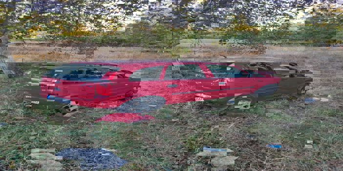 Karabük'te şarampole devrilen otomobildeki 2 kişi yaralandı