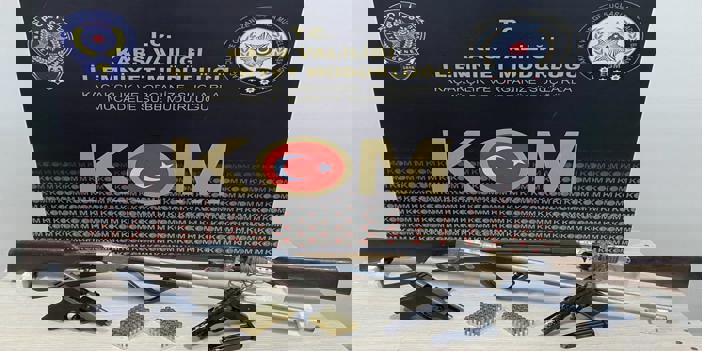 Kars'ta ruhsatsız tabancalar ele geçirildi