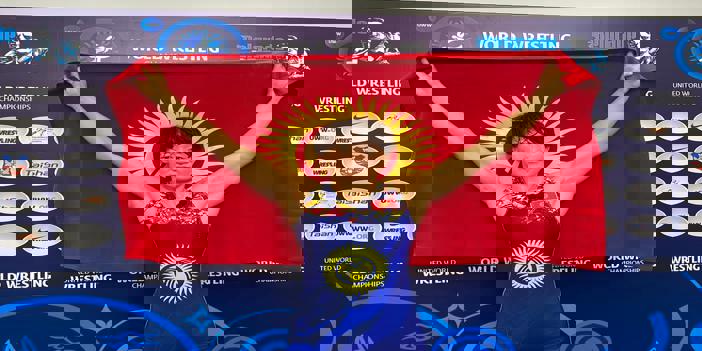 Kırgız kadın güreşçi Tınıbekova 3. kez dünya şampiyonu olarak ülke tarihe geçti: