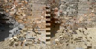 Bitlis kırsalında silah, mühimmat ve yaşam malzemeleri ele geçirildi