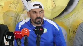 Amed Sportif Faaliyetler Teknik Direktörü Servet Çetin'in basın açıklaması yaptı; 