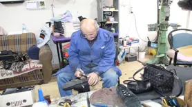 Batman'da ayakkabı ustası hem zamana, hem teknolojiye direniyor