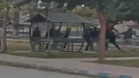 Öğrencilerin tekme tokat kavgası kamerada