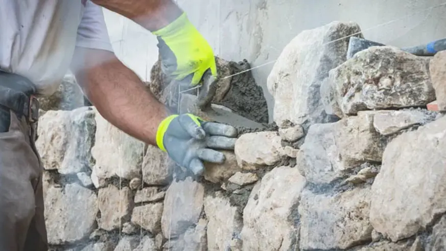 Onlar ekmeklerini taştan çıkarıyor