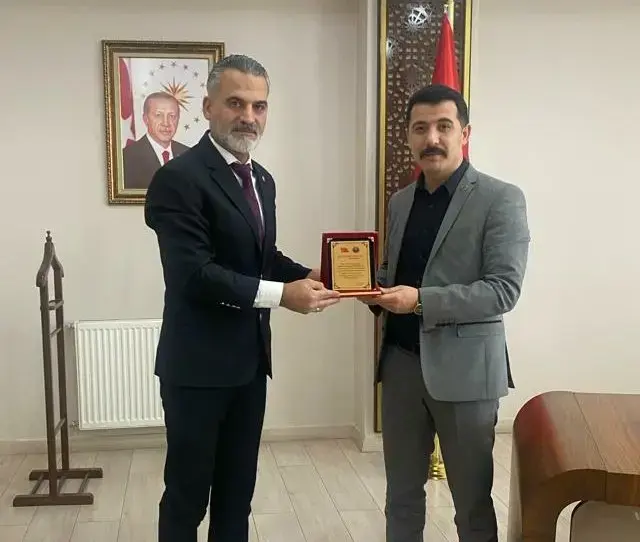 Akeller’e Emniyet Sendikasından plaket