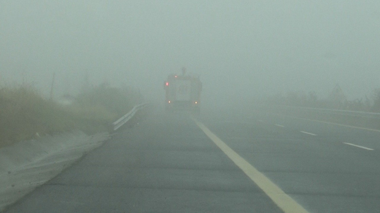 Bingöl-Elazığ kara yolunda kar ve sis etkili oldu