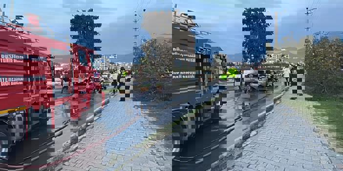 Hatay'da iki otomobilin çarpıştığı kazada 6 kişi yaralandı