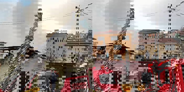 Şişli'de binanın çatısında çıkan yangın söndürüldü