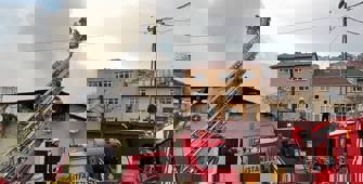 Şişli'de binanın çatısında çıkan yangın söndürüldü