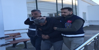 Adana'da bir evde ruhsatsız 6 silah ve 1323 silah parçası ele geçirildi