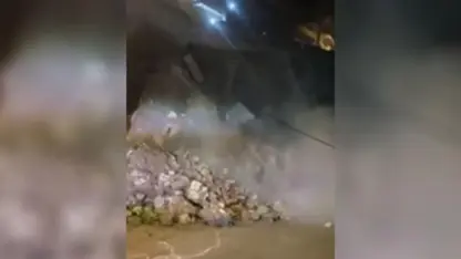 Lübnan’da 3 katlı bina çöktü, 1'i çocuk 4 kişi öldü