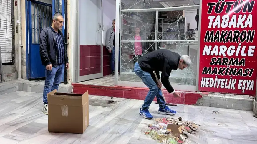 Küçükçekmece’de bir iş yerine ses bombası atıldı: 2 yaralı
