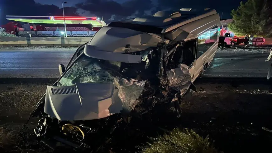 Diyarbakır’da yolcu minibüsü ile tanker çarpıştı