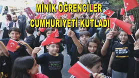 MİNİK ÖĞRENCİLER  CUMHURİYETİ KUTLADI