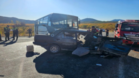 Tarım işçilerini taşıyan midibüs otomobille çarpıştı