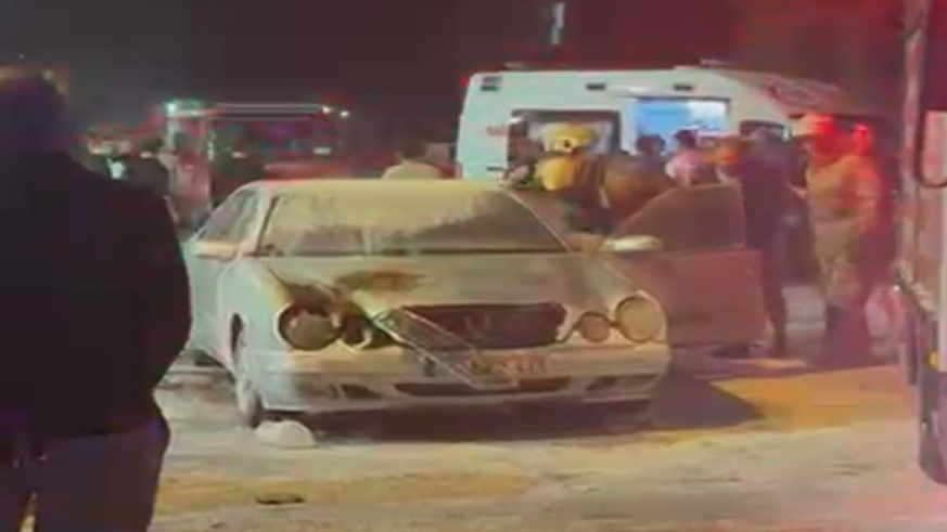 Otomobiliyle birlikte kendini ateşe verdi