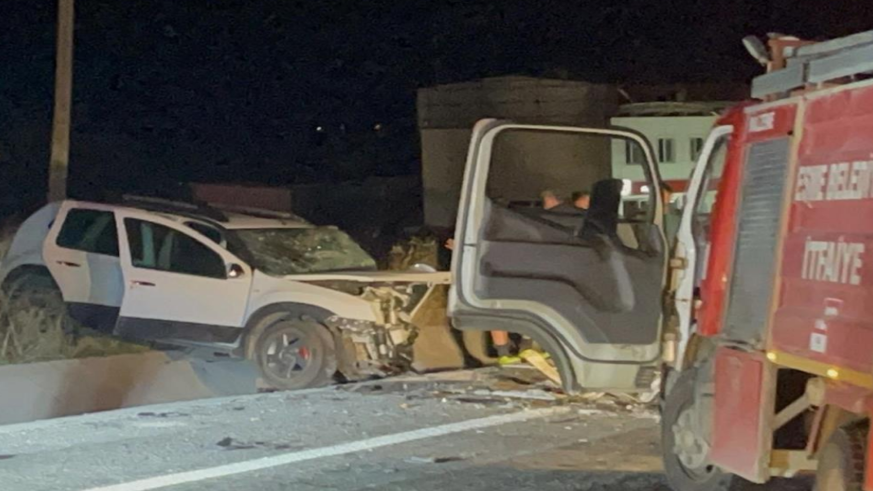 Uşak'ta cip ile otomobil çarpıştı