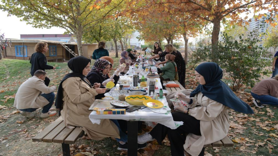 Kadınlar atölyede atıkları dönüştürüyor