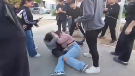 Ortaokullu kızlar birbirine girdi