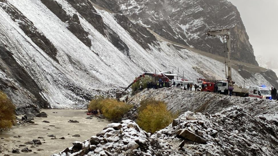 Hakkari’de kamyonet Zap Suyu’na uçtu