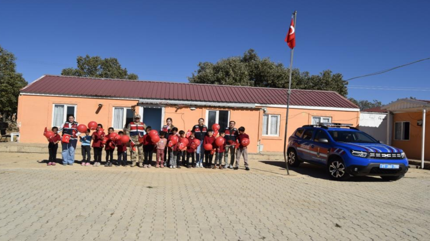 Dicle'de öğrencilere Jandarmadan tanıtım