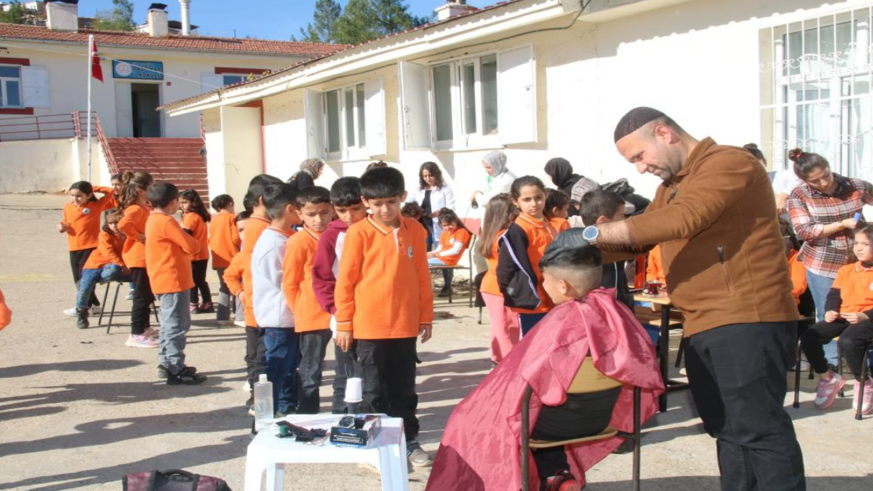 Silvan'da çocukların saç bakımları yapıldı